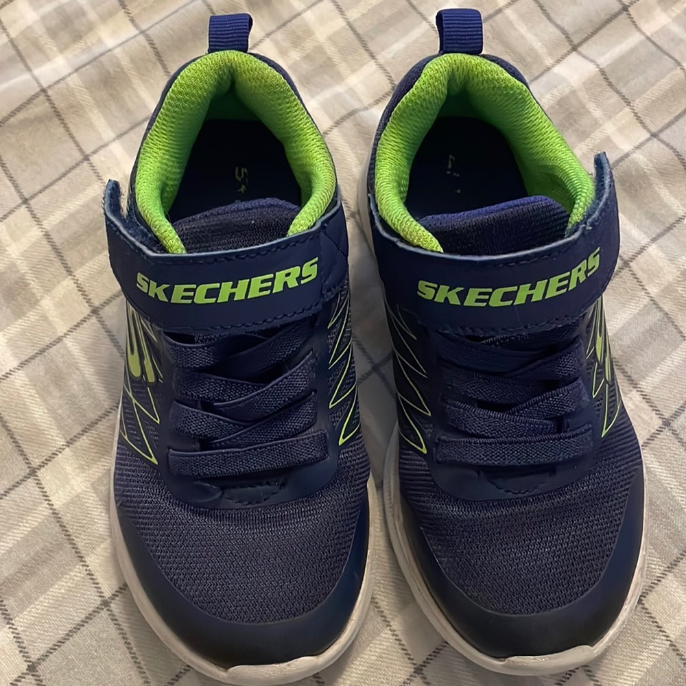 Toddler size 11 blue and green Skechers. Good condition
